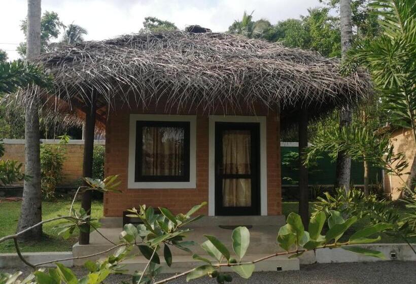 پانسیون Airport Eco Cottage