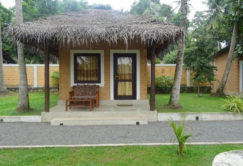 پانسیون Airport Eco Cottage