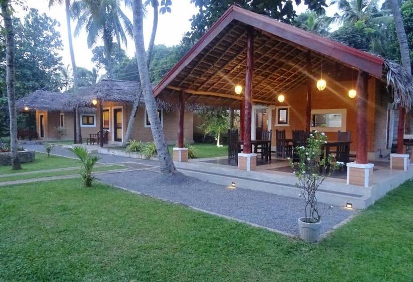 پانسیون Airport Eco Cottage