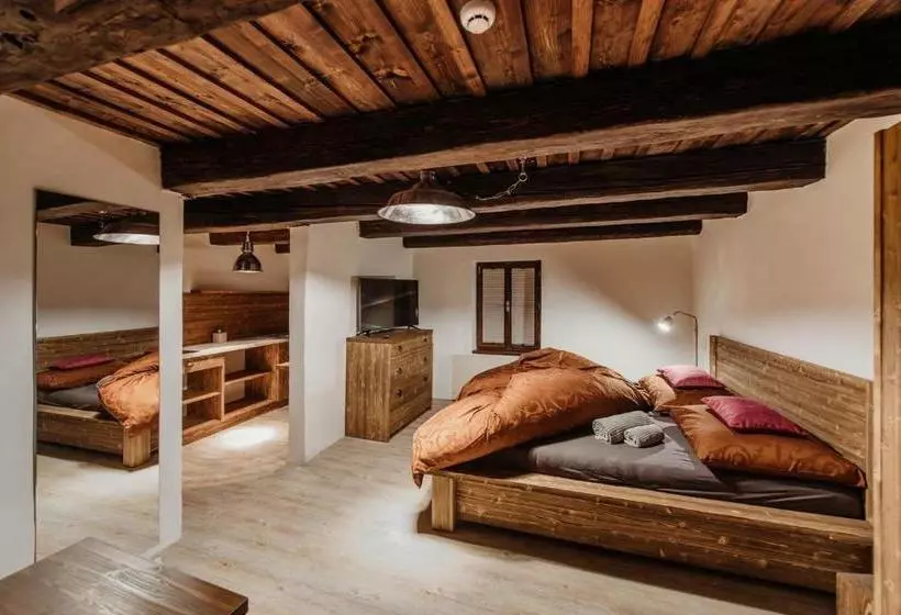 پانسیون Penzion Víno Hruška Pardubice