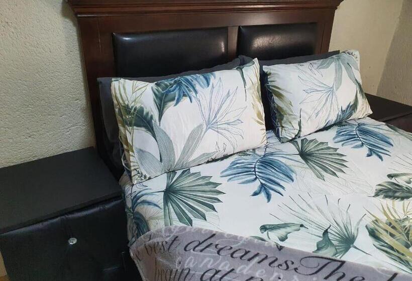 Hotel @ The Village Lodge