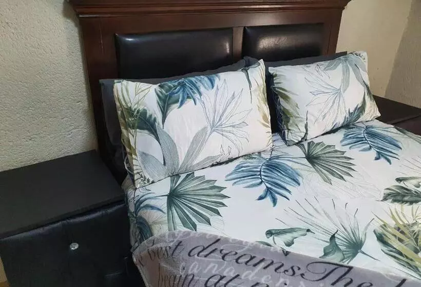 Hotelli @ The Village Lodge