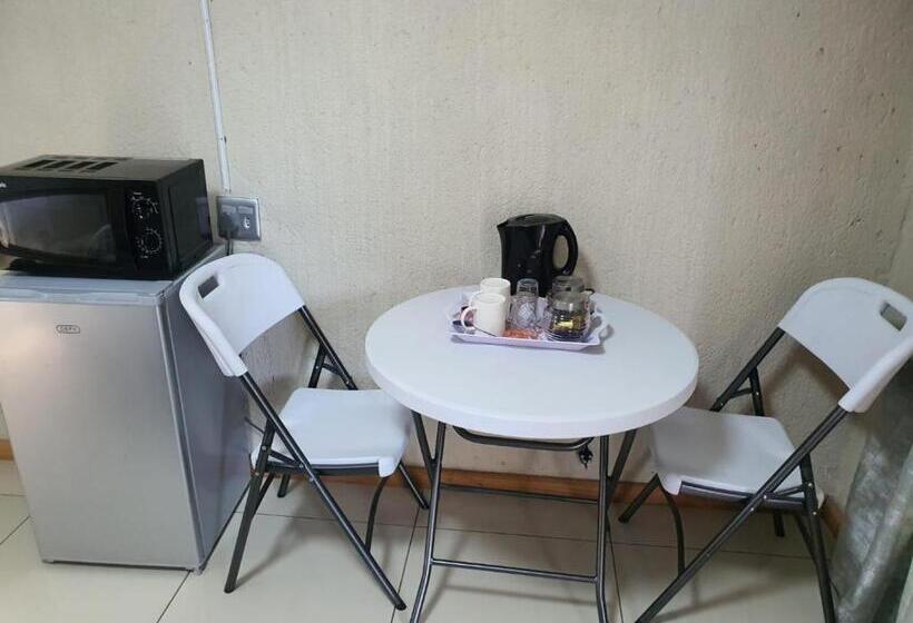 Hotel @ The Village Lodge