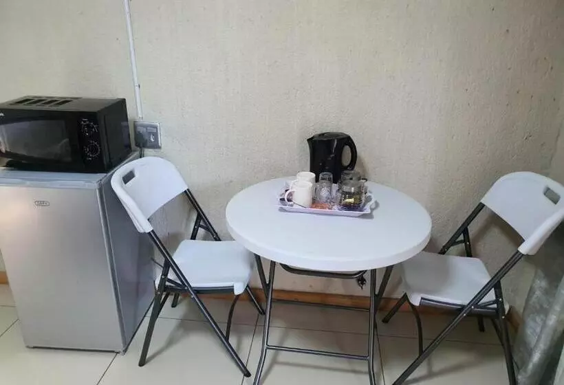 Hotelli @ The Village Lodge