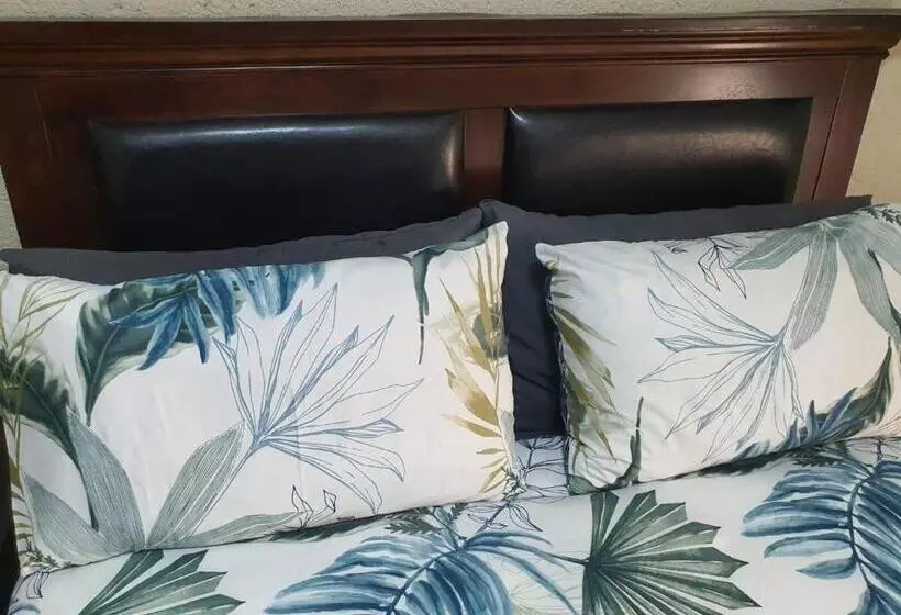 Hotelli @ The Village Lodge