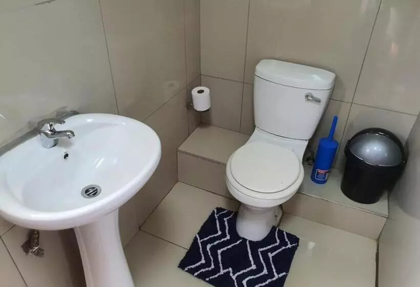 Hotelli @ The Village Lodge