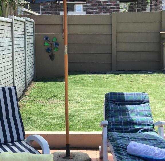 פנסיון 10 On Beresford