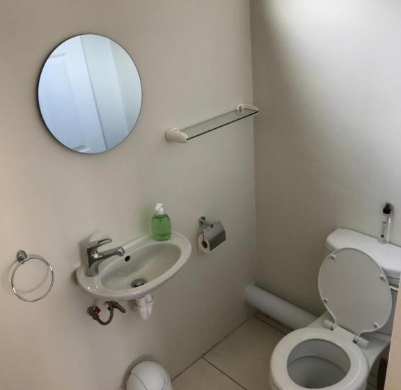 פנסיון 10 On Beresford