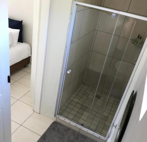 פנסיון 10 On Beresford