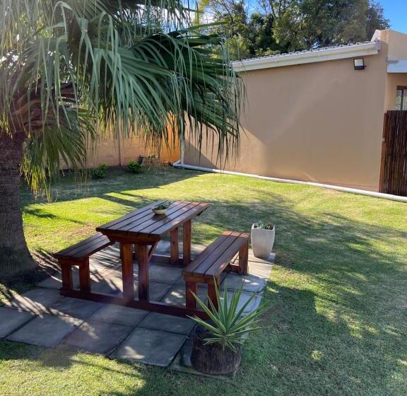 פנסיון 10 On Beresford