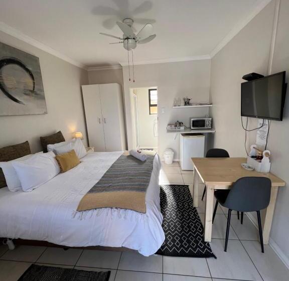 פנסיון 10 On Beresford