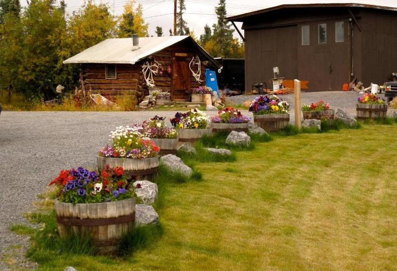 پانسیون Arctic Chalet Resort