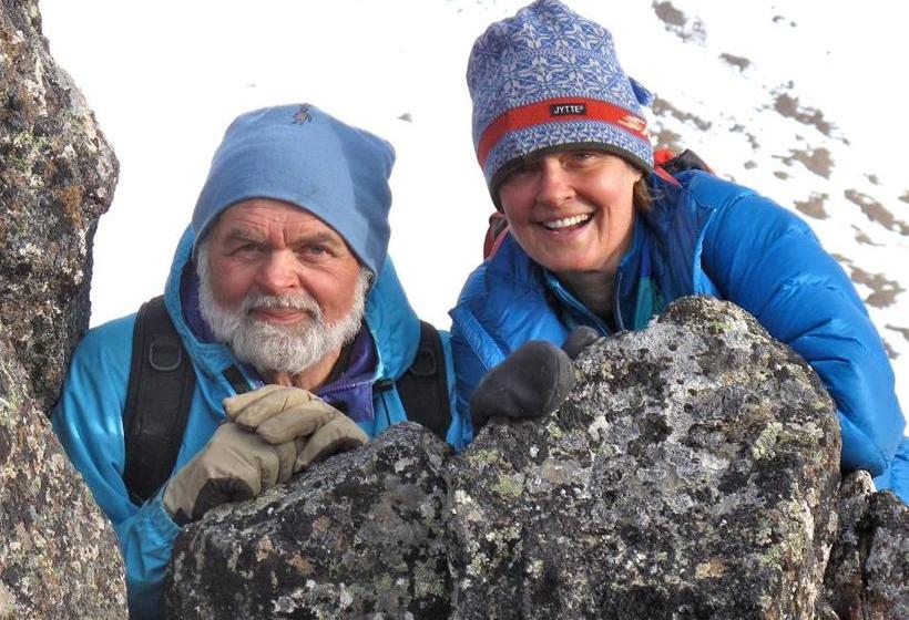 پانسیون Arctic Chalet Resort