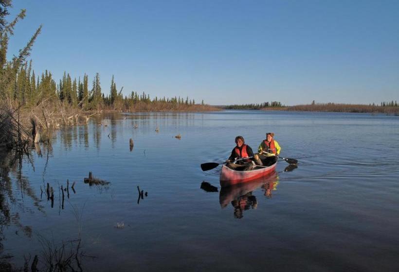 پانسیون Arctic Chalet Resort