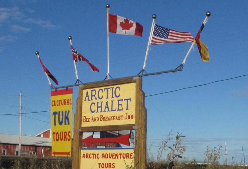 پانسیون Arctic Chalet Resort