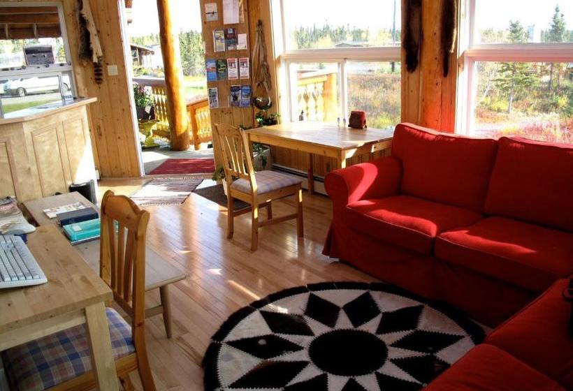 پانسیون Arctic Chalet Resort