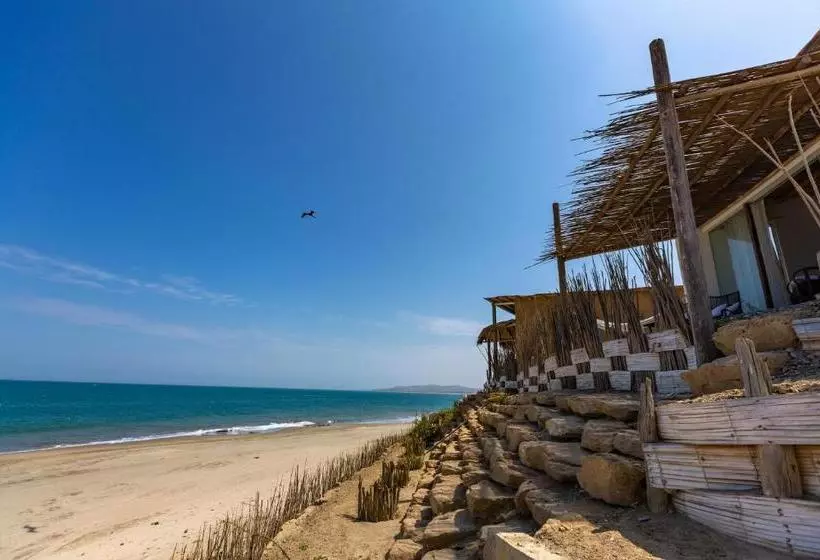 Majatalo Pirámide Títi