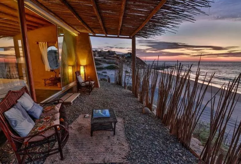 Majatalo Pirámide Títi