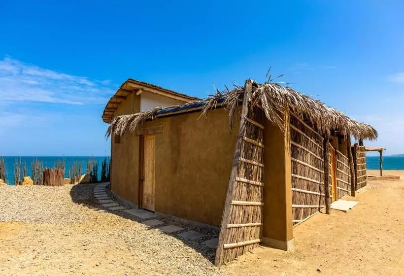 Majatalo Pirámide Títi