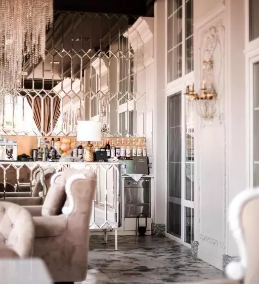 هاستل Aristocrat