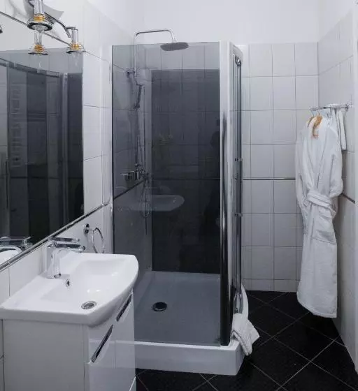 هاستل Aristocrat