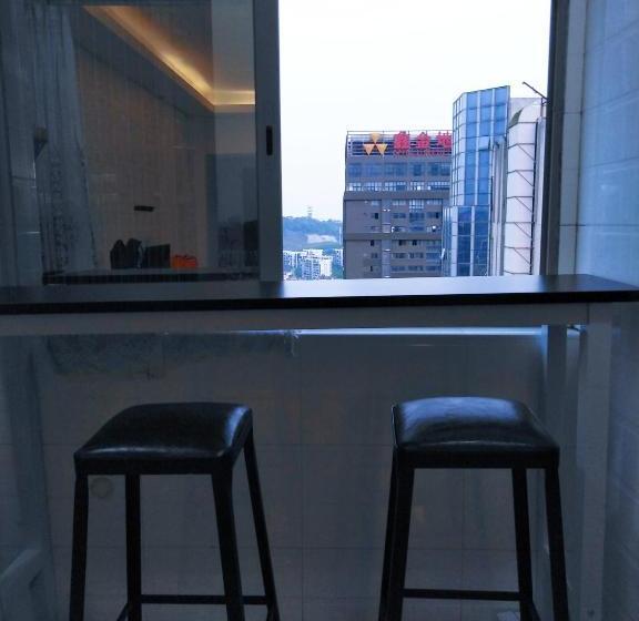 פנסיון The Green Room