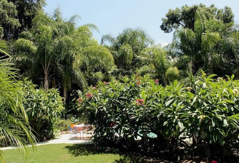 Heron Cay Lakeview Bed & Breakfast