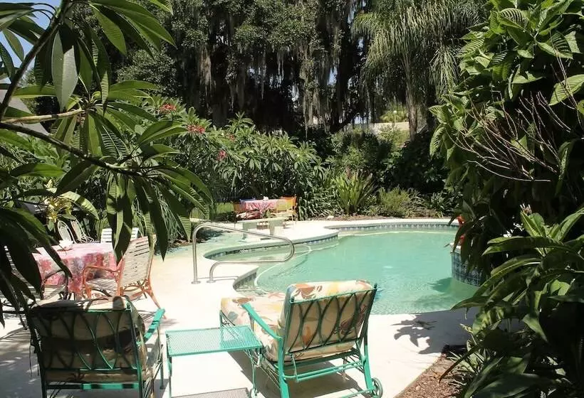 Heron Cay Lakeview Bed & Breakfast