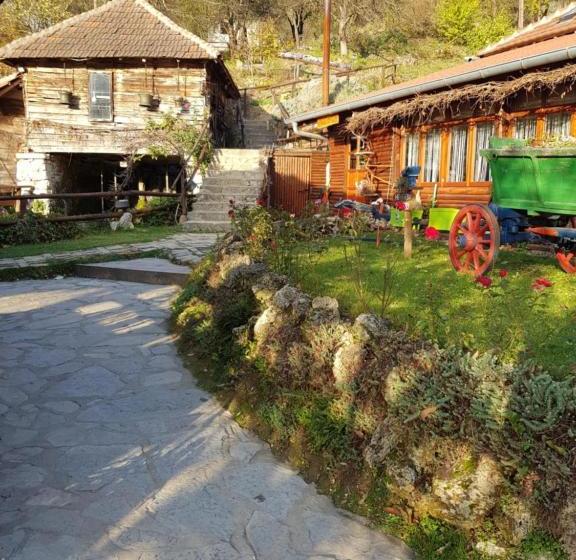 پانسیون Guest House Lisinski Raj