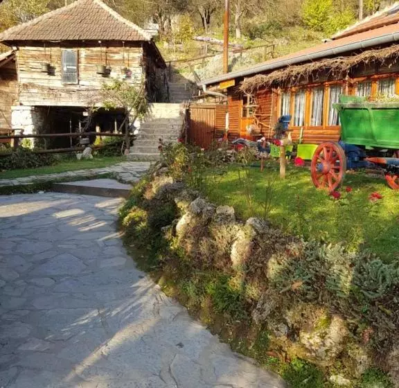پانسیون Guest House Lisinski Raj