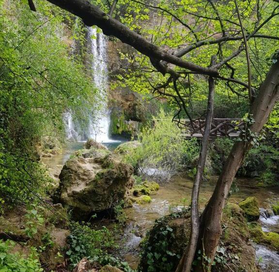 پانسیون Guest House Lisinski Raj