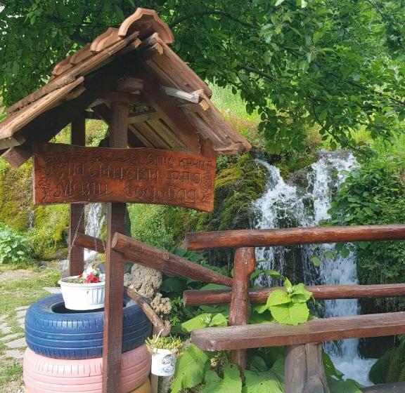 پانسیون Guest House Lisinski Raj