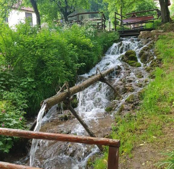 پانسیون Guest House Lisinski Raj