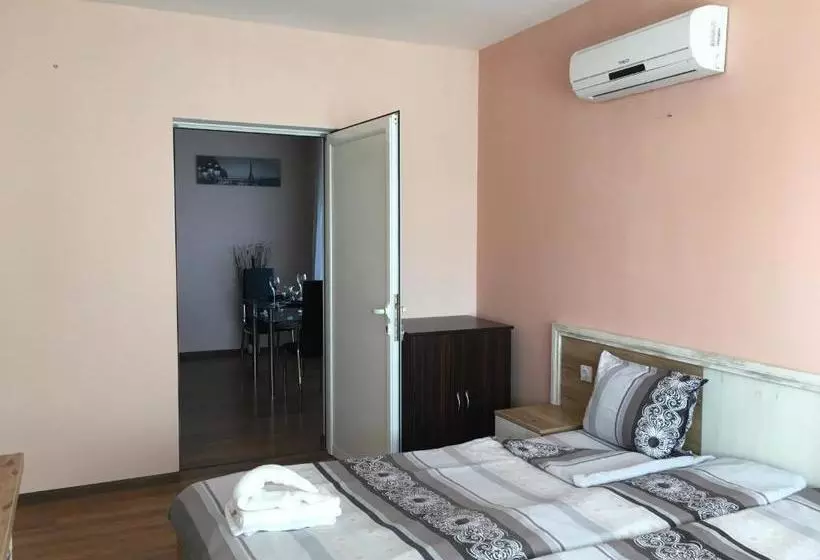 پانسیون Triglav Edelweiss Guest House