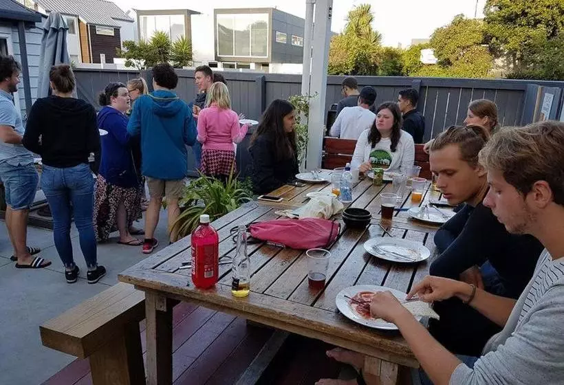 Majatalo Kiwi Basecamp Backpackers