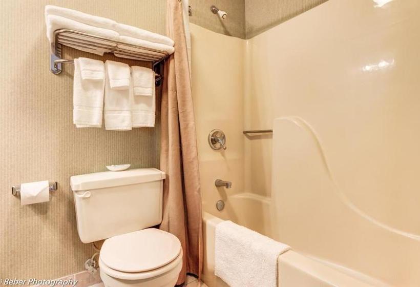 فندق صغير Long Island Lake Resort