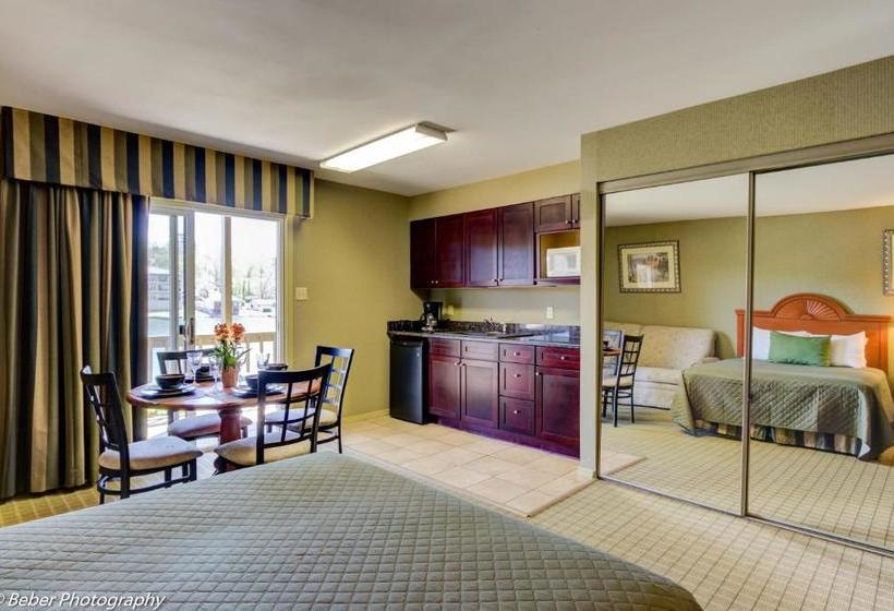 فندق صغير Long Island Lake Resort