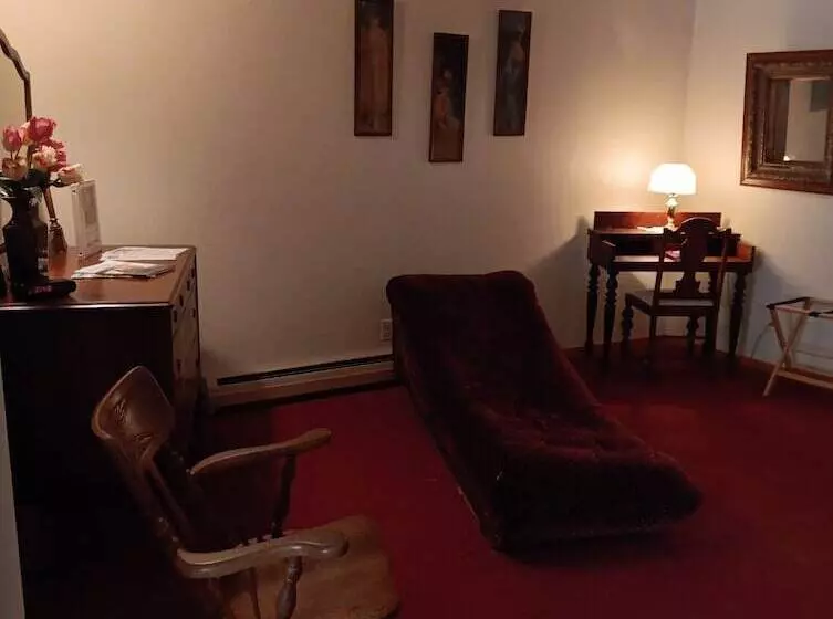 Retkeilymaja White Birch Inn