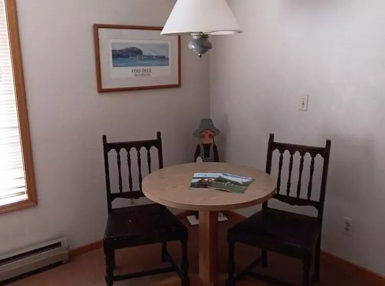 Retkeilymaja White Birch Inn