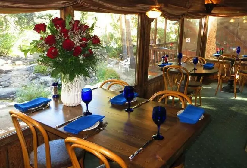 ホテル The Historic Rapids Lodge