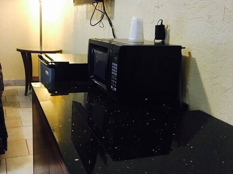 汽车旅馆  Relax Inn Lawton