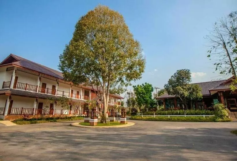 Nan Green Lake View Resort