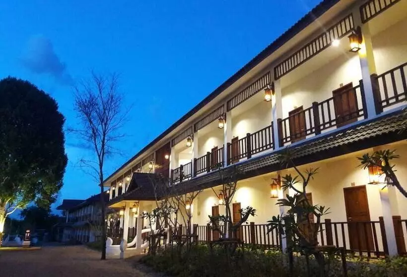 Nan Green Lake View Resort