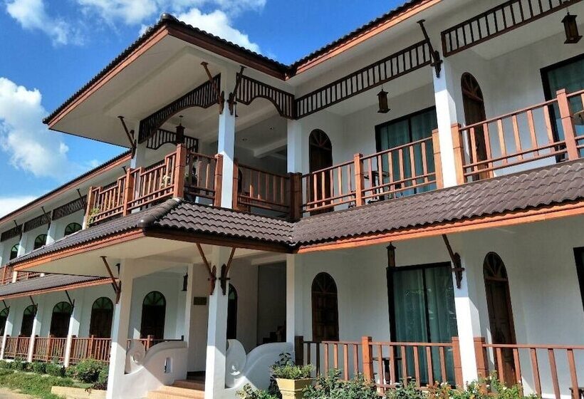 Nan Green Lake View Resort