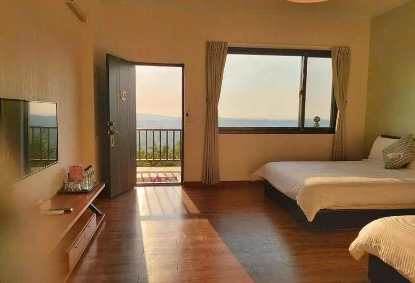 پانسیون Chi House
