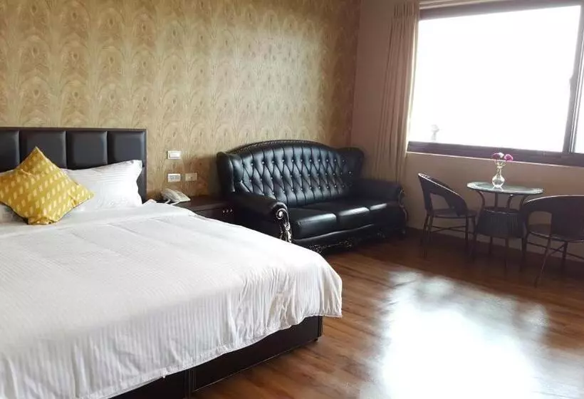 پانسیون Chi House