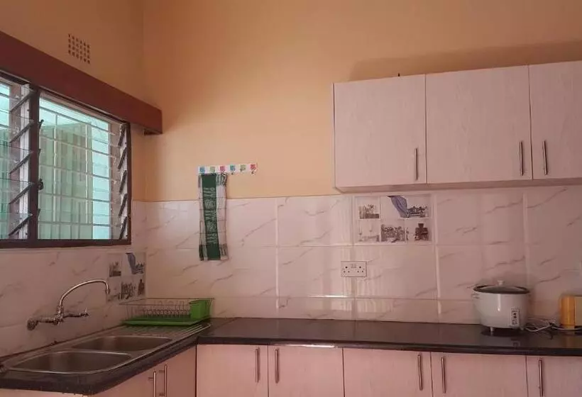 پانسیون Maoni Guest House