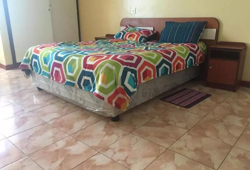 پانسیون Maoni Guest House