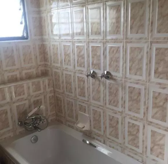 پانسیون Maoni Guest House