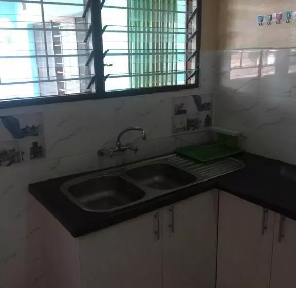 پانسیون Maoni Guest House